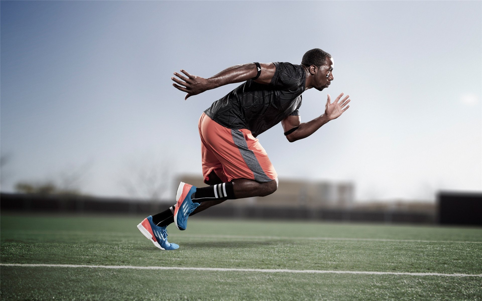 弗兰：全黑队的防线稳定器，每次防守都精确、果断