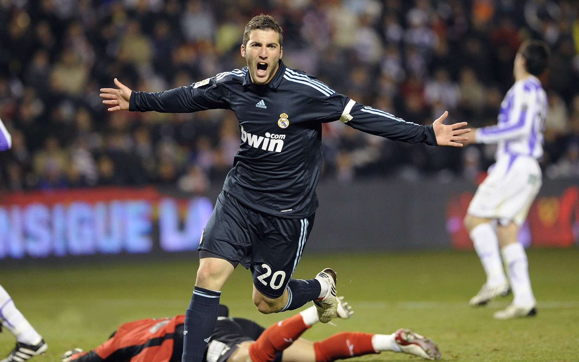 登贝莱的传奇转变，金球奖见证一切，登贝莱过人集锦